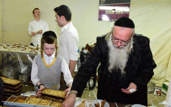 מוסדות קבר רחל - חלוקת כיבוד ביום ההילולה