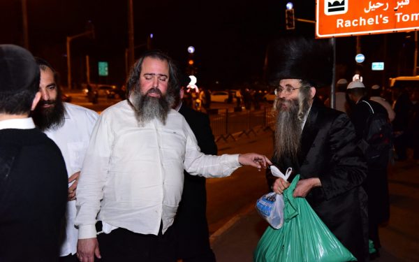 מוסדות קבר רחל - חלוקת כיבוד ביום ההילולה