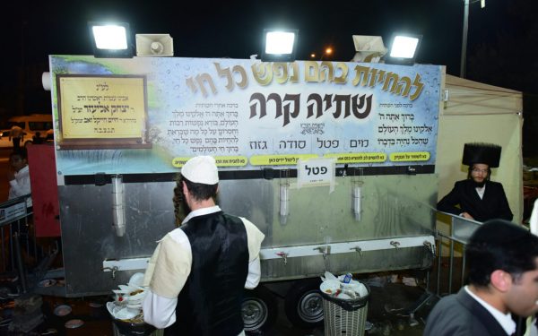 מוסדות קבר רחל - חלוקת כיבוד ביום ההילולה